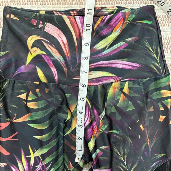 | ONZIE | leggings. Size S/M. - Picture 5 of 8